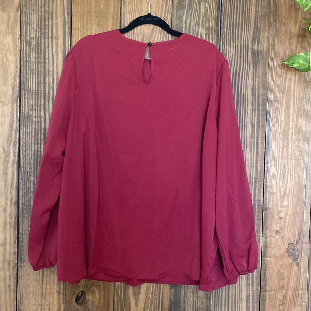 Women’s Blouse - Picture 7 of 8